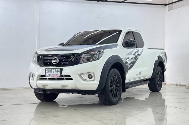 NP300 Navara King Cab 2.5 E Calibre Black Edition ll MT*
