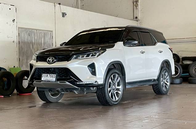 Fortuner 2.4 Legender Black Top 4WD (MY20) AT